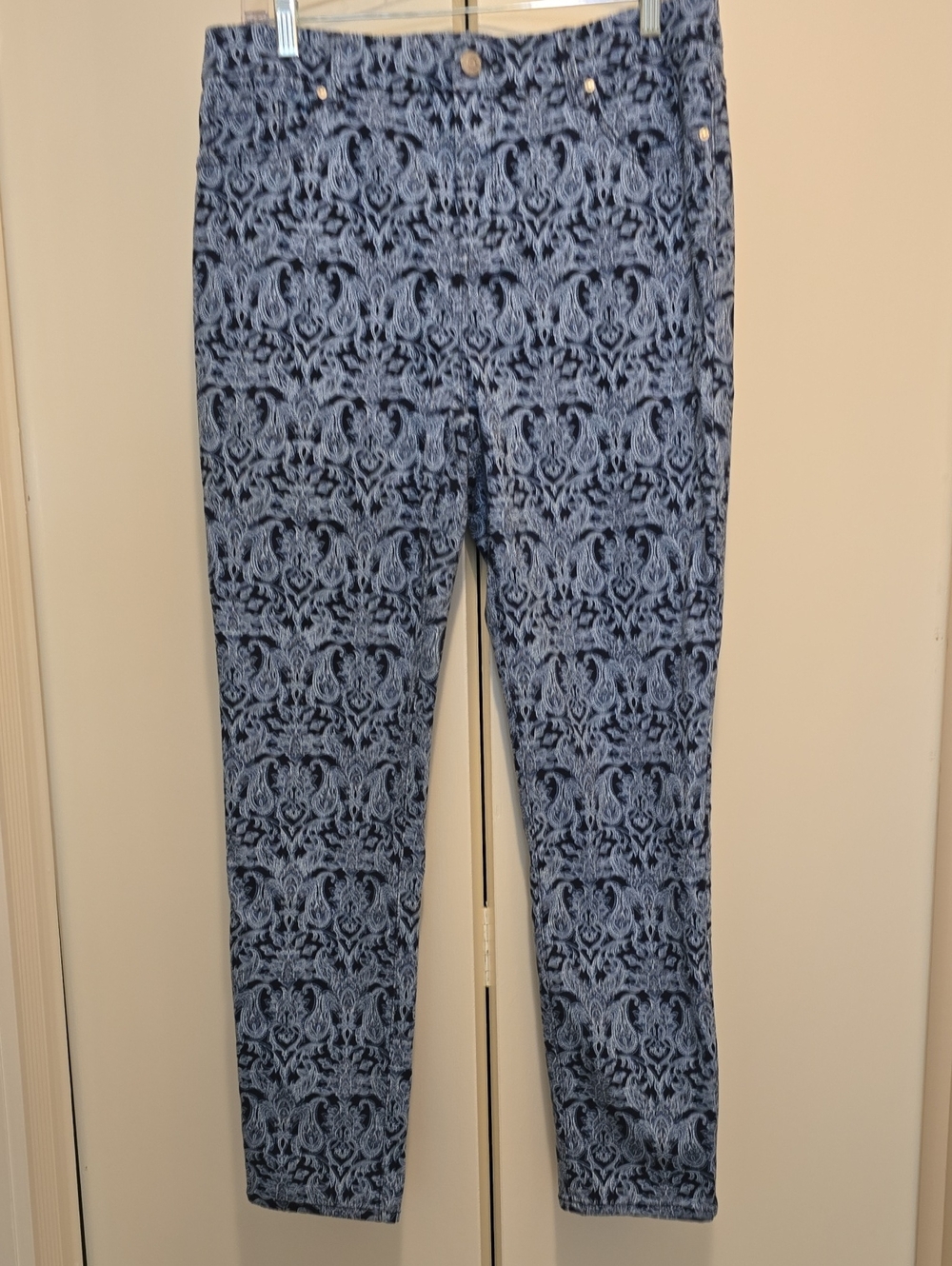 Chico's So Slimming Blue and Navy Patterned Slim Ankle Jeans